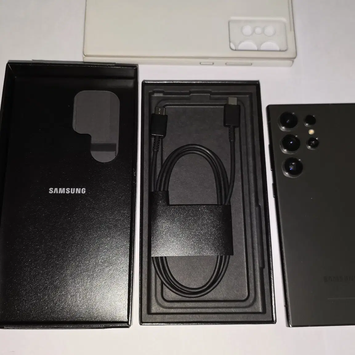 갤럭시 S24 울트라 256기가 블랙 자급제 S급 풀박스