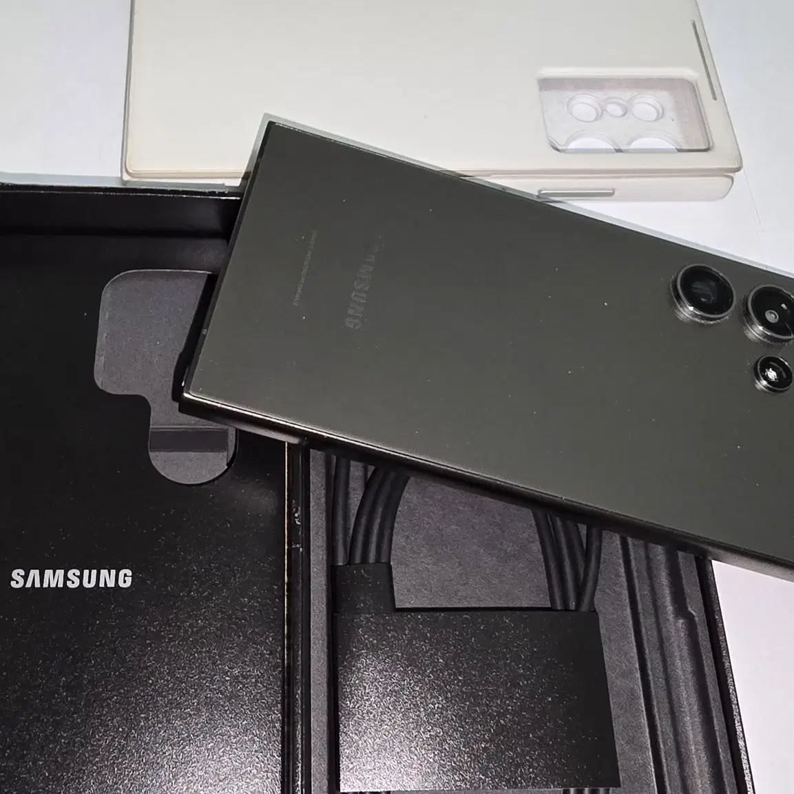 갤럭시 S24 울트라 256기가 블랙 자급제 S급 풀박스